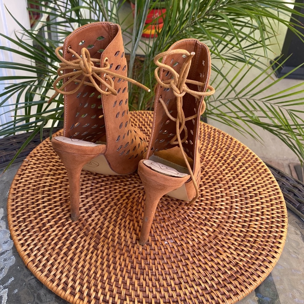 Missguided Brown Heels - Picture 2 of 3